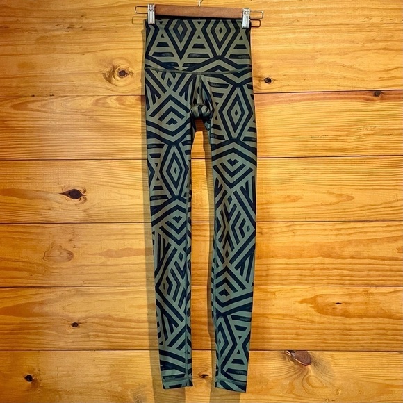 Lululemon Wunder Under Fold Over Waist Leggings in Olive Green Black Geometric 2 - Picture 1 of 8